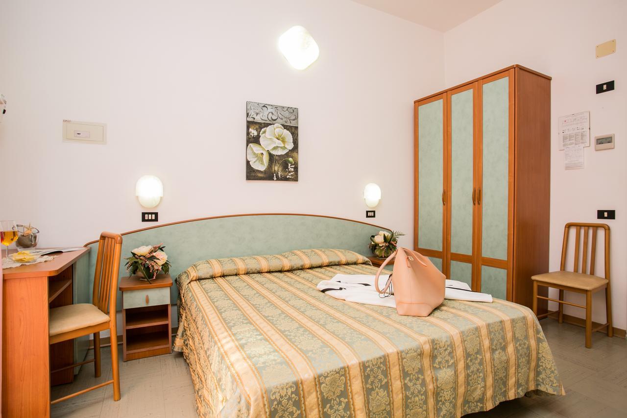 Hotel Pineta Bellaria-Igea Marina Exterior foto