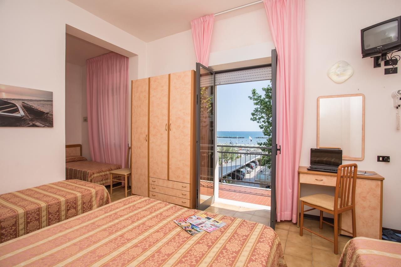 Hotel Pineta Bellaria-Igea Marina Exterior foto